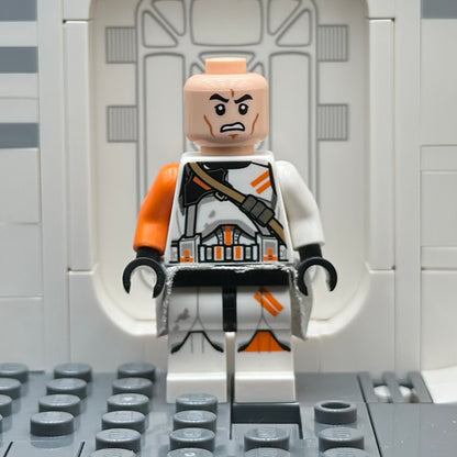 LEGO® Clone Airborne Trooper, 212th Attack Battalion (Phase 2) - Orange Arm, Dirt Stains, Light Bluish Gray Cloth Kama, Scowl sw0523